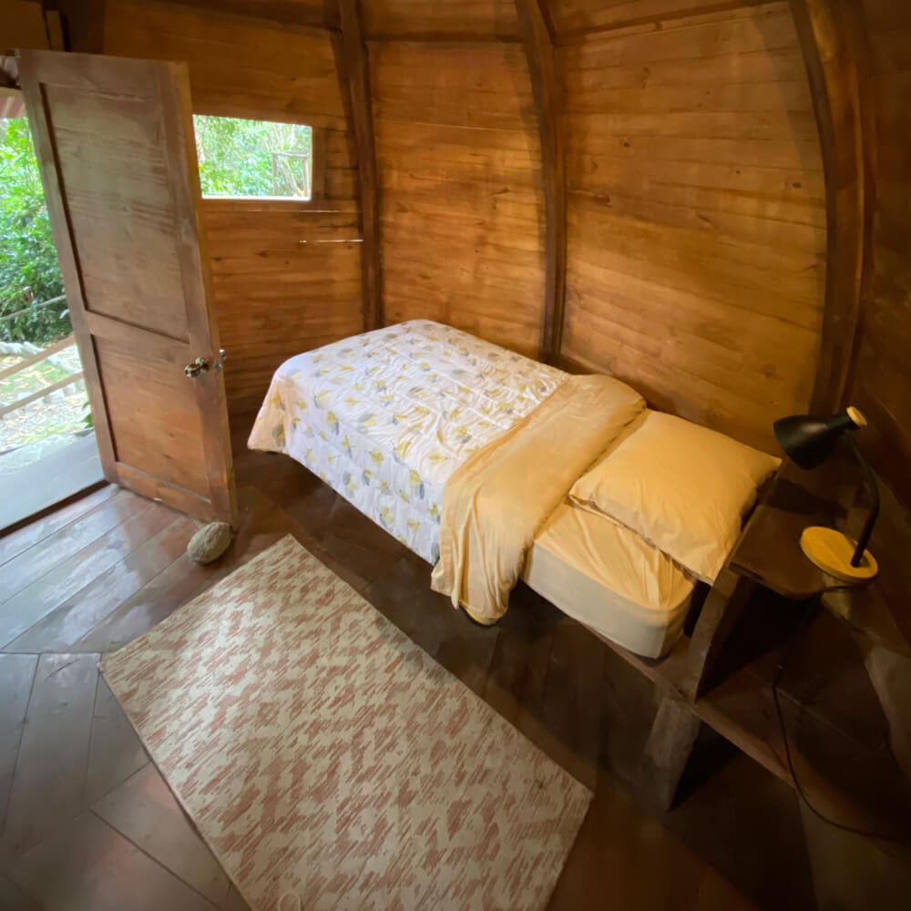 Cabane privée au bord de la rivière