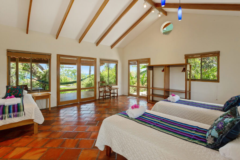 Casita, près du lit