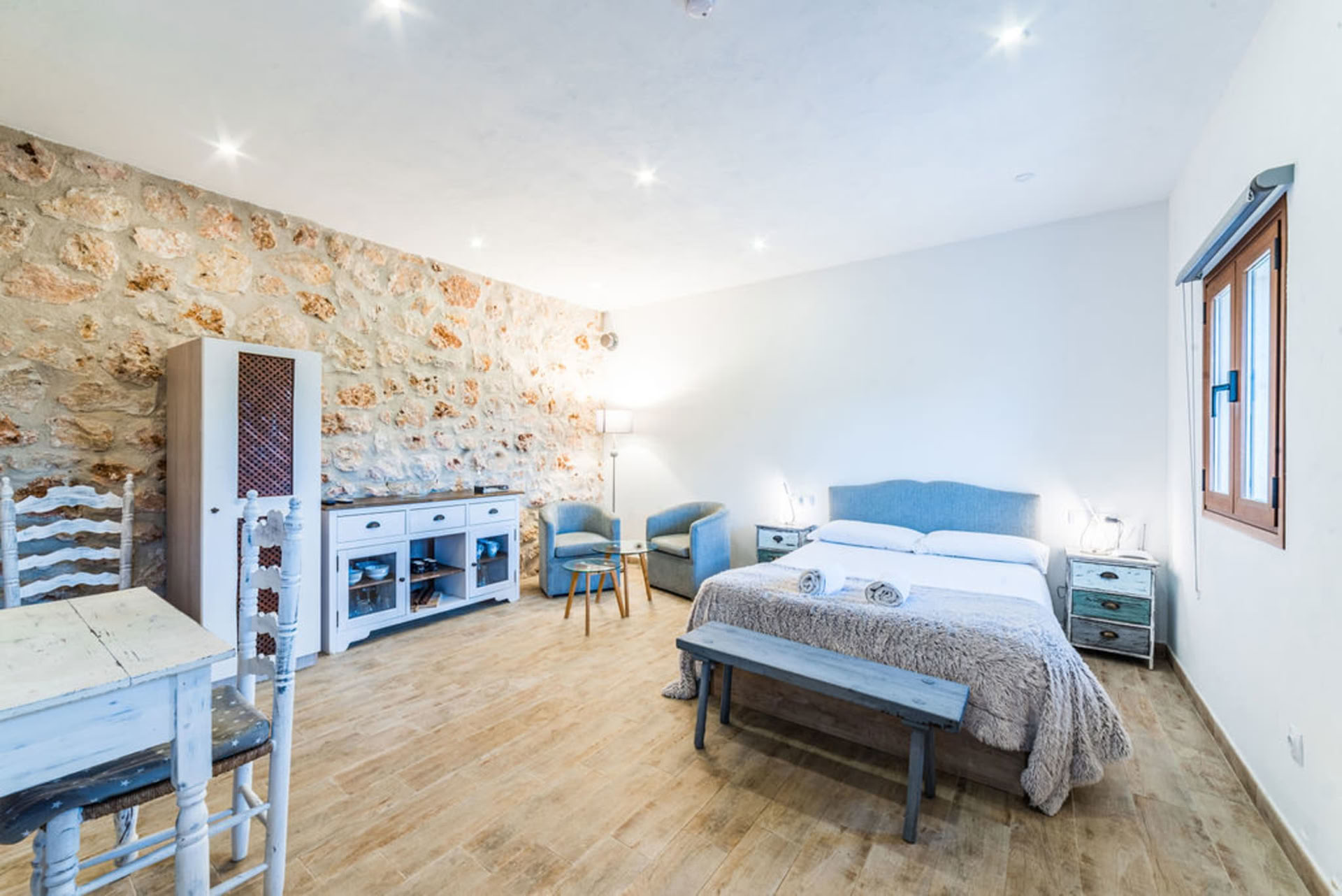 studio rustique avec terrasse privée