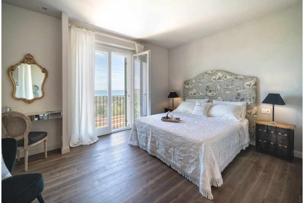 Chambre double avec salle de bains privative et balcon Juliette