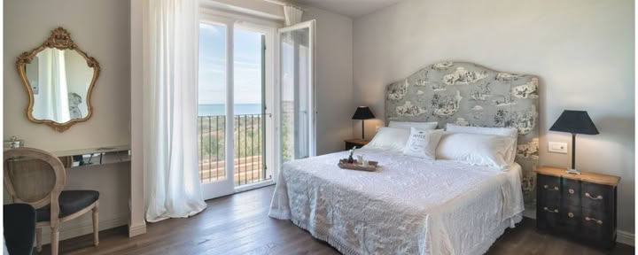 Chambre double avec salle de bains privative et balcon Juliette
