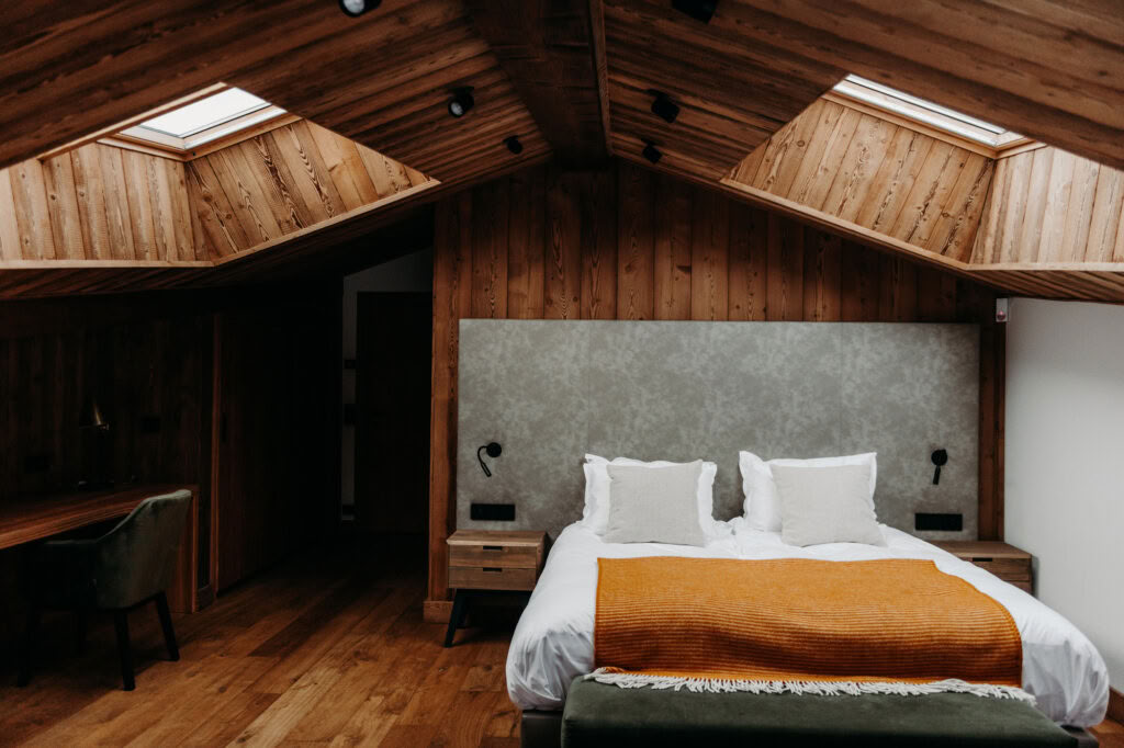 Main Chalet Room 16