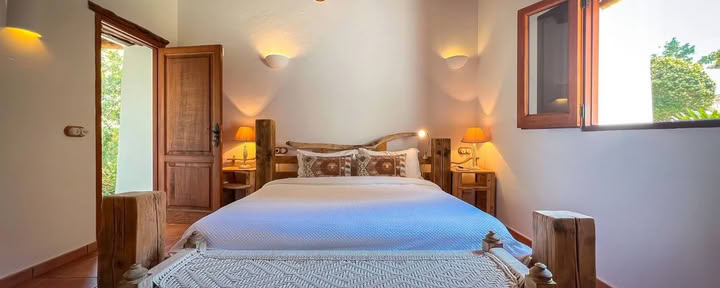 Private or Shared Deluxe Room 2 in Casa El Cielo