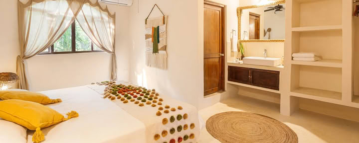 Private room (double bed) with en-suite bathroom